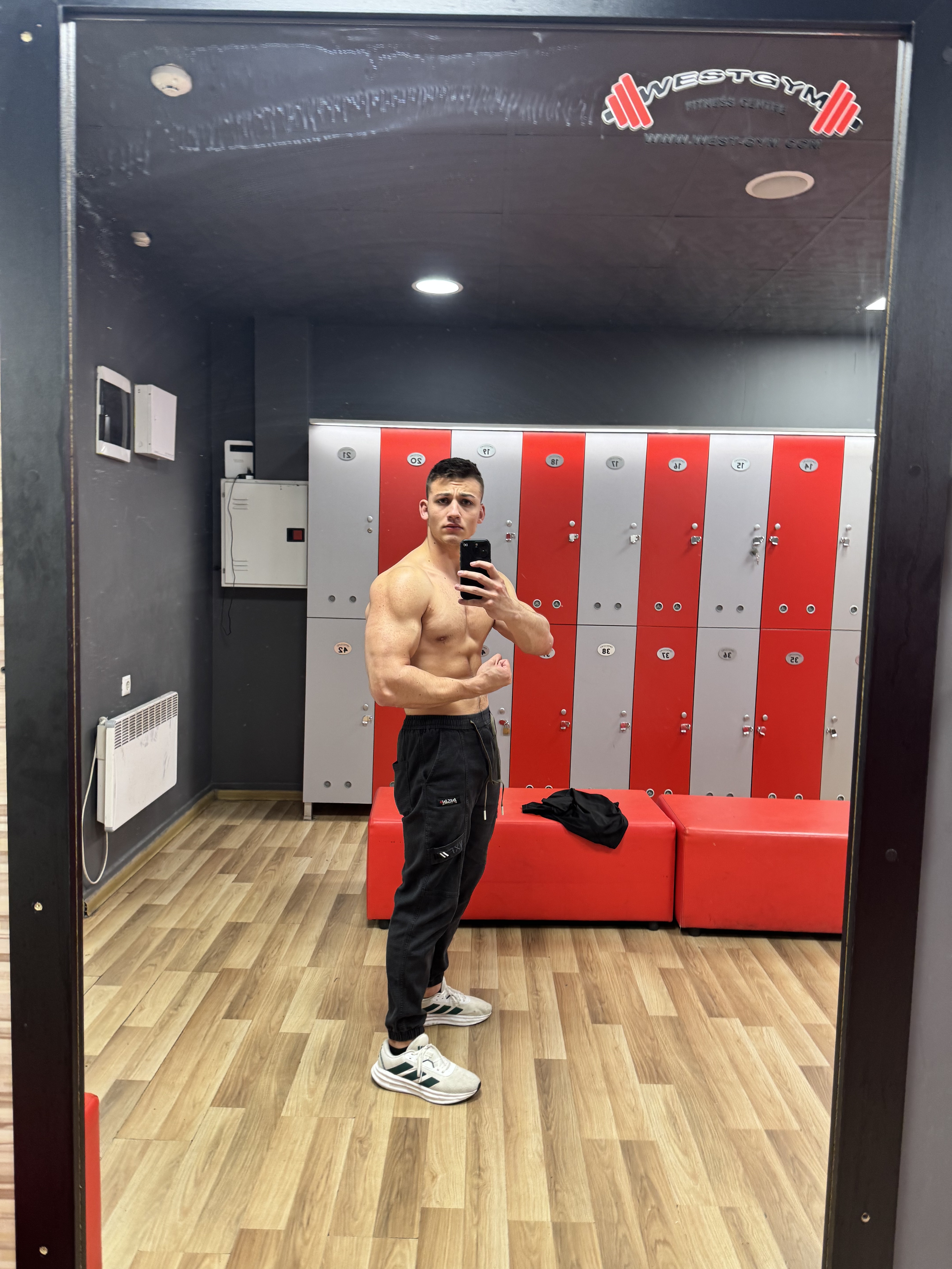 Kipriyan — physique